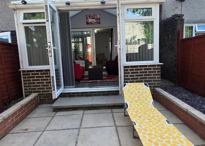 Stylish And Comfortable * Leeds (West Yorkshire)