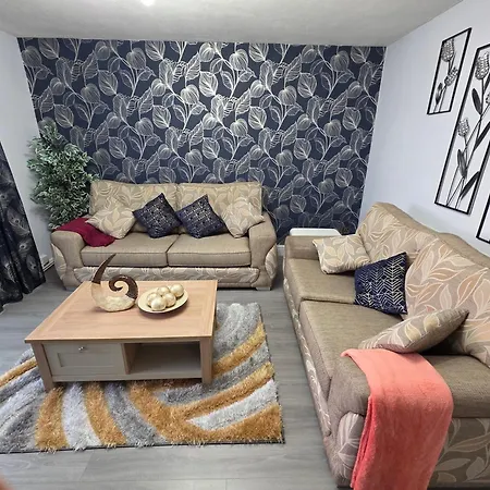 Stylish And Comfortable * Leeds (West Yorkshire)