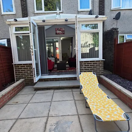 Stylish And Comfortable * Leeds (West Yorkshire)