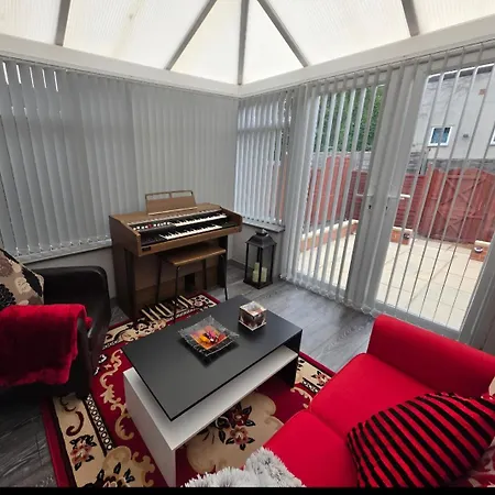 Stylish And Comfortable * Leeds (West Yorkshire)